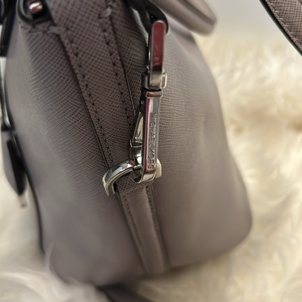Michael Kors Greenwich Large Grab Bag - Picture 5 of 15
